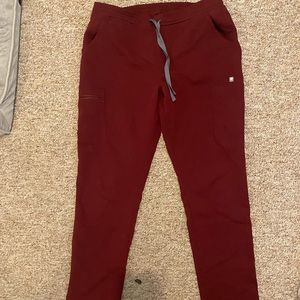 Figs Bottoms color Burgundy size M